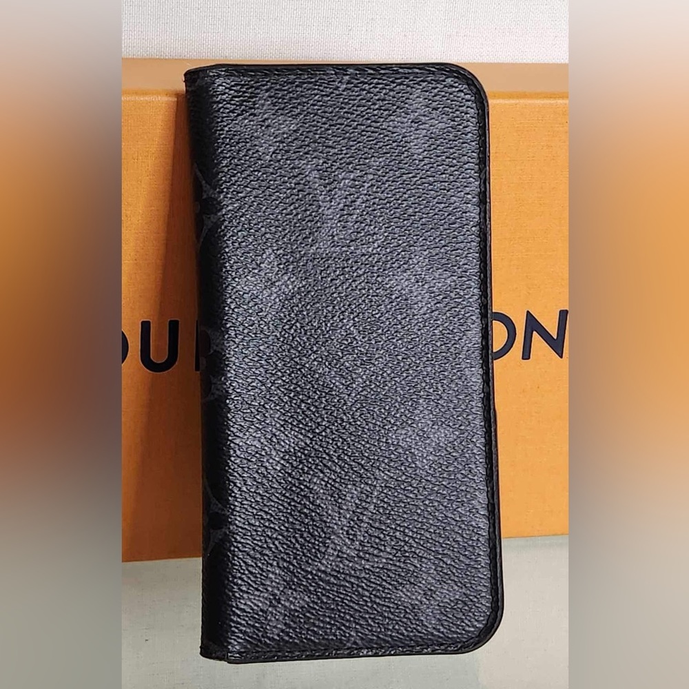 Louis Vuitton Monogram Graphite Iphone Cover/Gend… - image 1